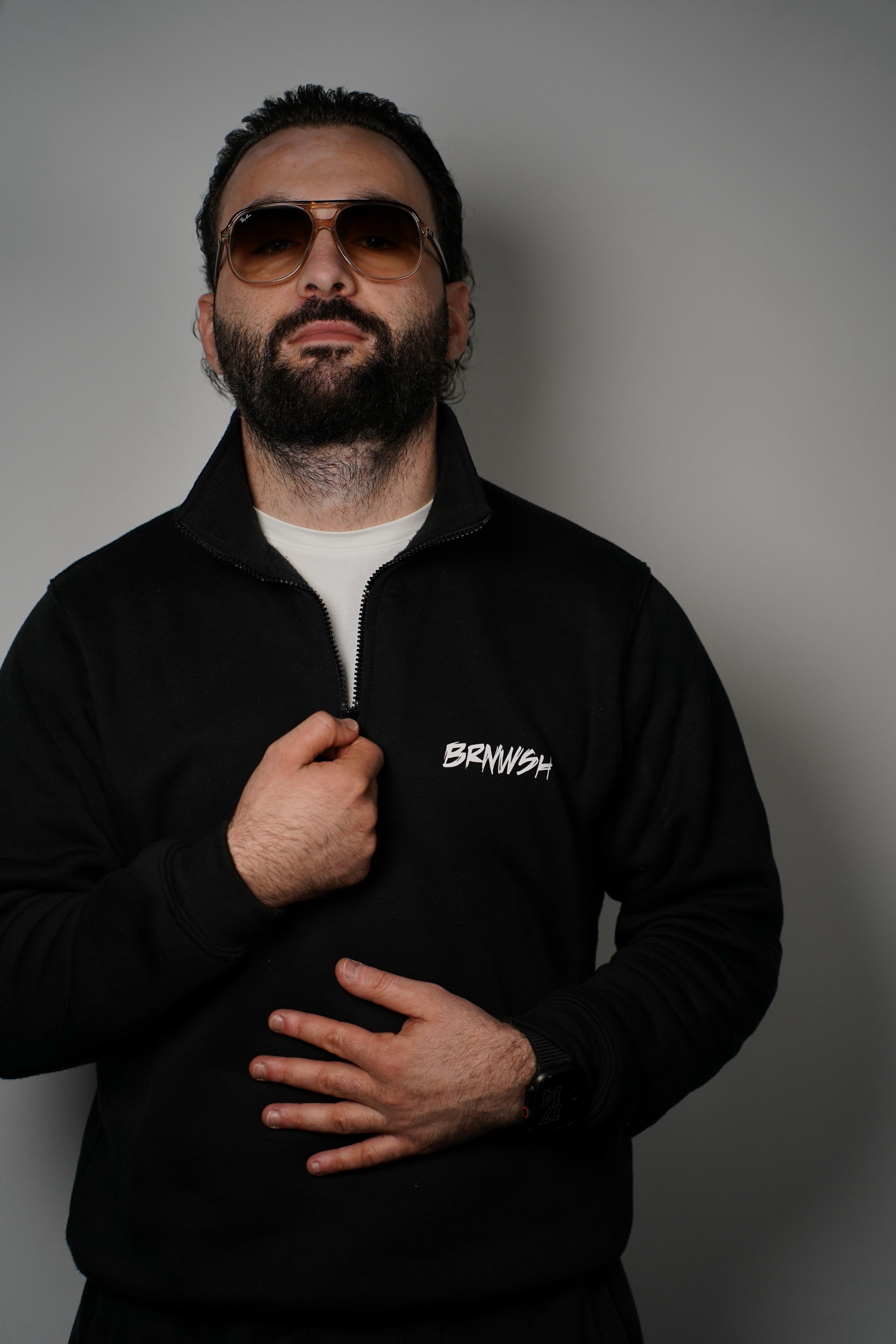 BRNWSH Halfzip – Minimalistisch. Markant. Alltagstauglich.